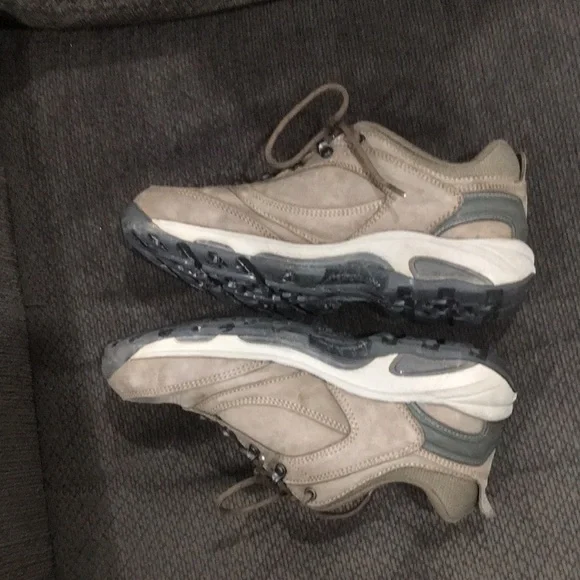 WATERPROOF New Balance Goretex shoes women 9 - Picture 4 of 15